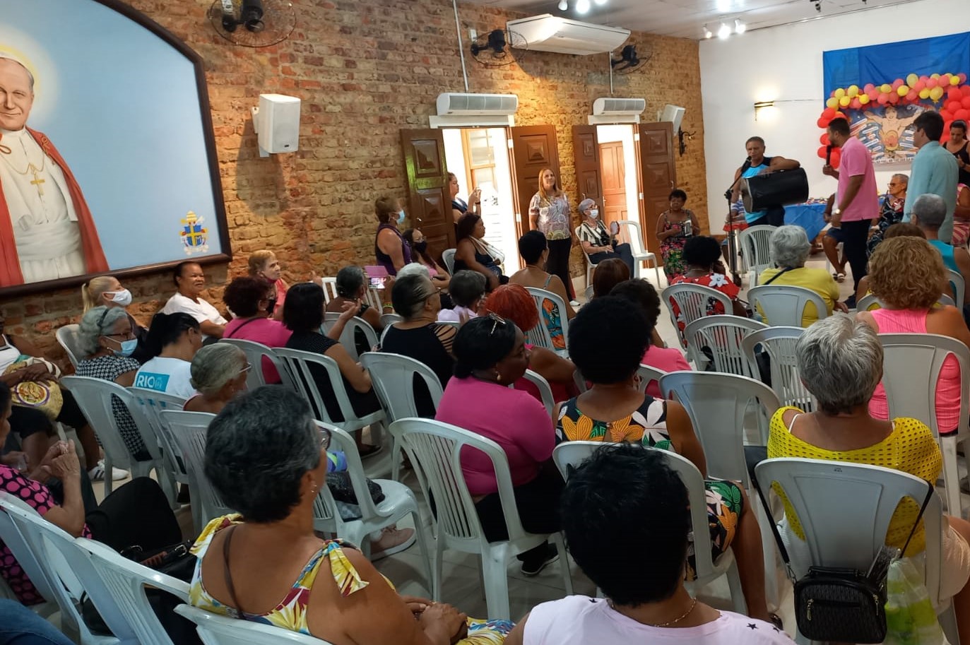 Confraternização da Casa de Convivência Carmen Miranda no Santuário da Igreja Nossa Senhora da Penha