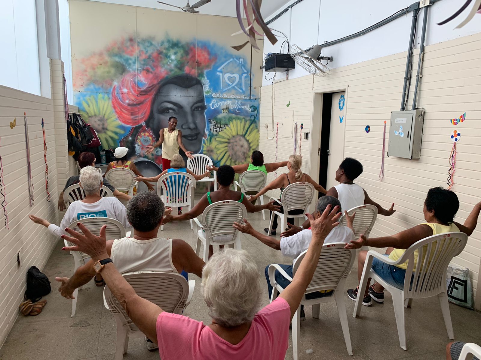 Danças Populares na Casa de Convivência Carmen Miranda