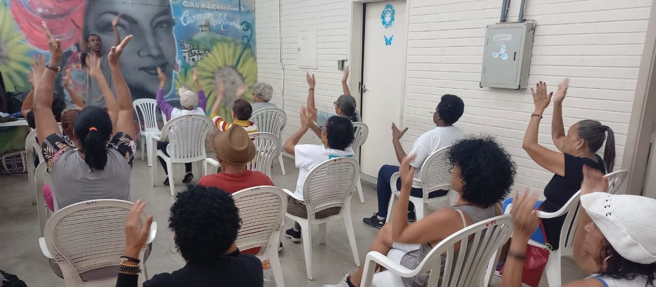 Danças Populares na Casa de Convivência Carmen Miranda