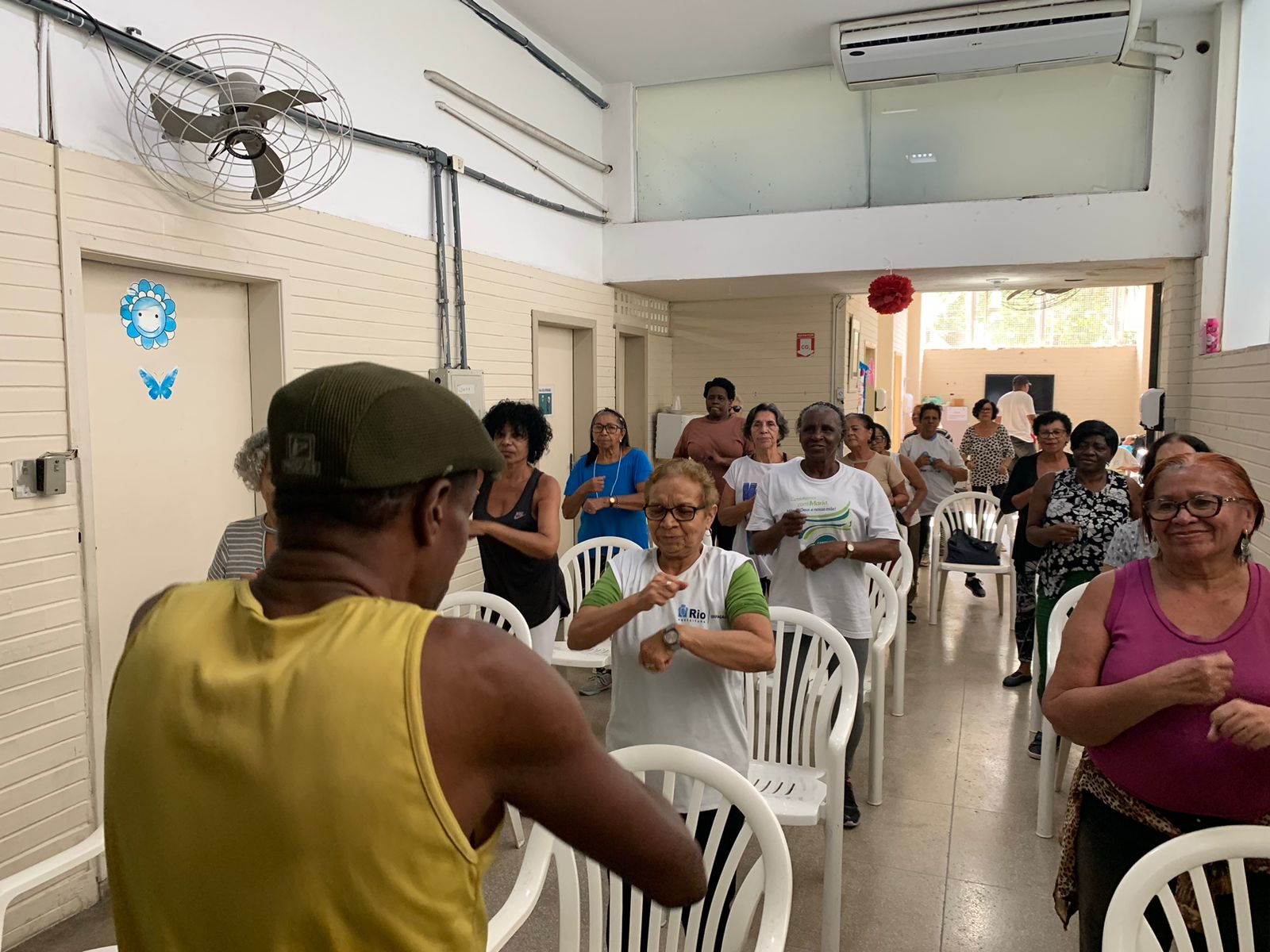 Danças Populares na Casa de Convivência Carmen Miranda