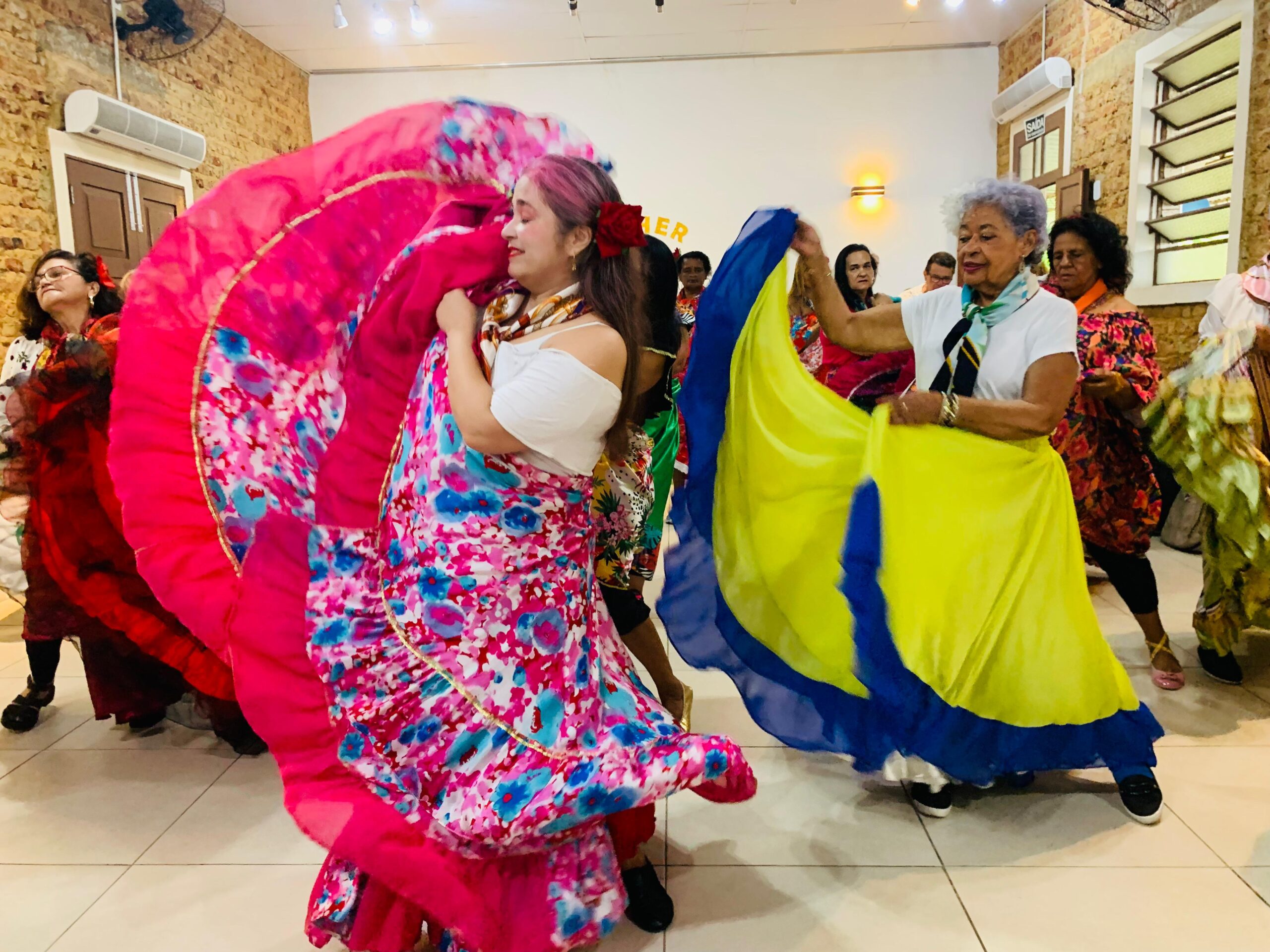 Seresta e dança cigana na Igreja da Penha