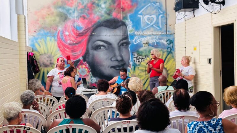 Seresta na Casa de Convivência Carmen Miranda