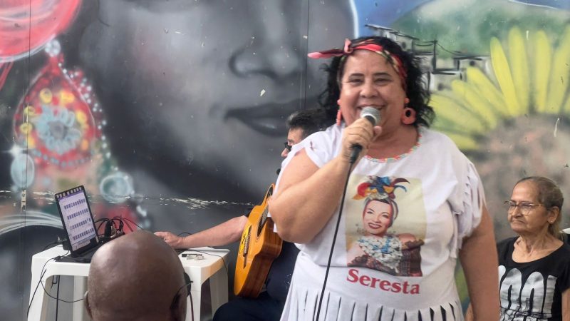 Seresta na Casa de Convivência Carmen Miranda